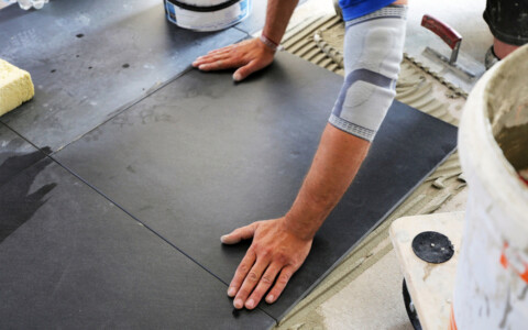 d&eacute;couvrez les tendances et estimations du co&ucirc;t du carrelage en 2025 : prix au m&egrave;tre carr&eacute;, pose, mat&eacute;riaux, conseils pour bien budg&eacute;tiser vos travaux de r&eacute;novation ou construction.