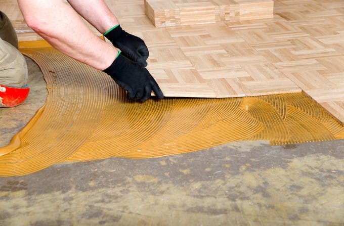 d&eacute;couvrez le co&ucirc;t de la pose de parquet au m&sup2;, les facteurs qui influencent le prix, ainsi que des conseils pour optimiser votre budget. obtenez toutes les informations essentielles avant de d&eacute;marrer vos travaux de parquet.
