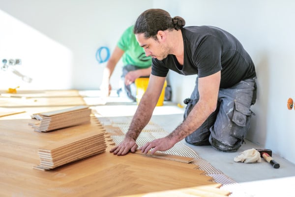 Combien coûte la pose d’un parquet ? Guide complet des tarifs et astuces découvrez tout ce qu