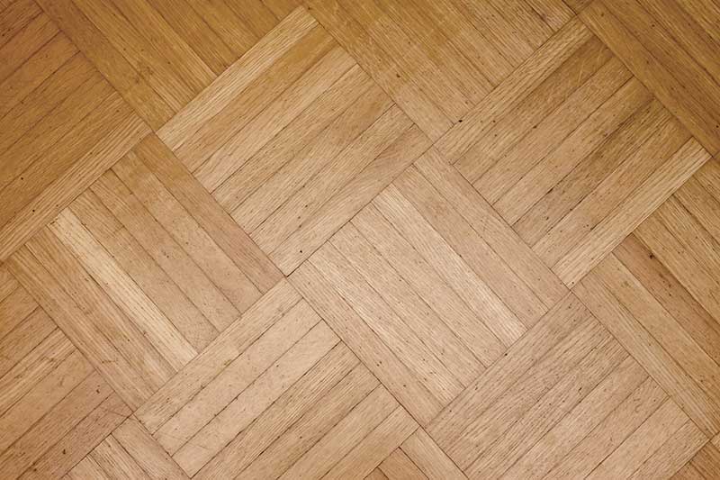 découvrez tout ce qu'il faut savoir sur le prix de la pose de parquet : tarifs au m², facteurs de variation, coût selon le type de parquet et conseils pour estimer votre budget.
