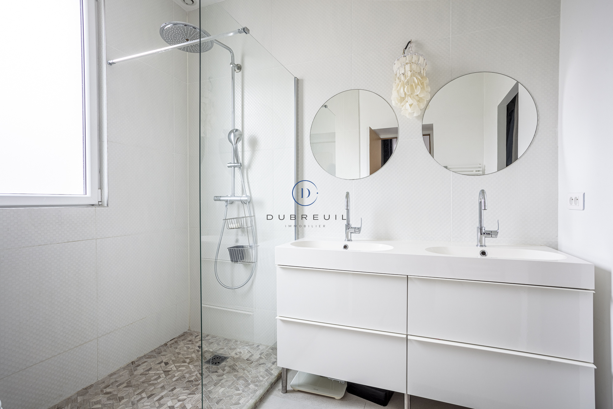 Prix salle de bain rénovée Asnières sur Seine 92600 découvrez les prix pour la rénovation ou l’aménagement de salle de bain à asnières. comparez les devis et trouvez une solution adaptée à votre budget pour tous vos projets de salle de bain.