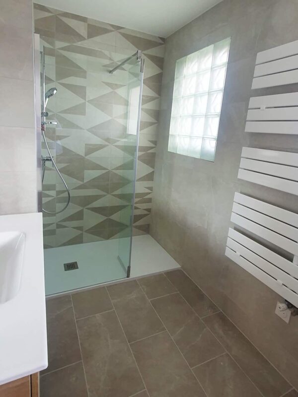 Prix salle de bain travaux Asnières sur Seine 92600 découvrez les prix des travaux pour rénover ou créer une salle de bain à asnières : estimation des coûts, conseils sur le budget et devis gratuits pour tous vos projets, du simple rafraîchissement à la rénovation complète.