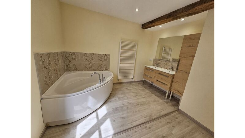 Pourquoi opter pour un faux plafond dans sa salle de bain à Asnières sur Seine découvrez nos solutions de faux plafond pour salle de bain à asnières : modernisez votre espace avec des matériaux résistants à l’humidité, pour un rendu esthétique et durable.