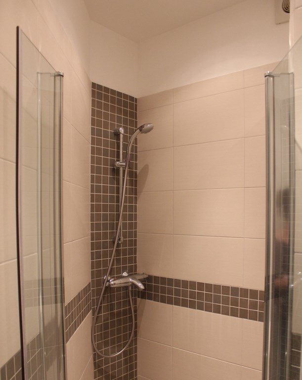 Rénovation salle de bain à Asnières sur Seine : conseils et inspirations pour votre projet confiez la rénovation de votre salle de bain à asnières à notre équipe d’experts. profitez d’un accompagnement personnalisé, de matériaux de qualité et d’un résultat sur-mesure pour moderniser votre espace.