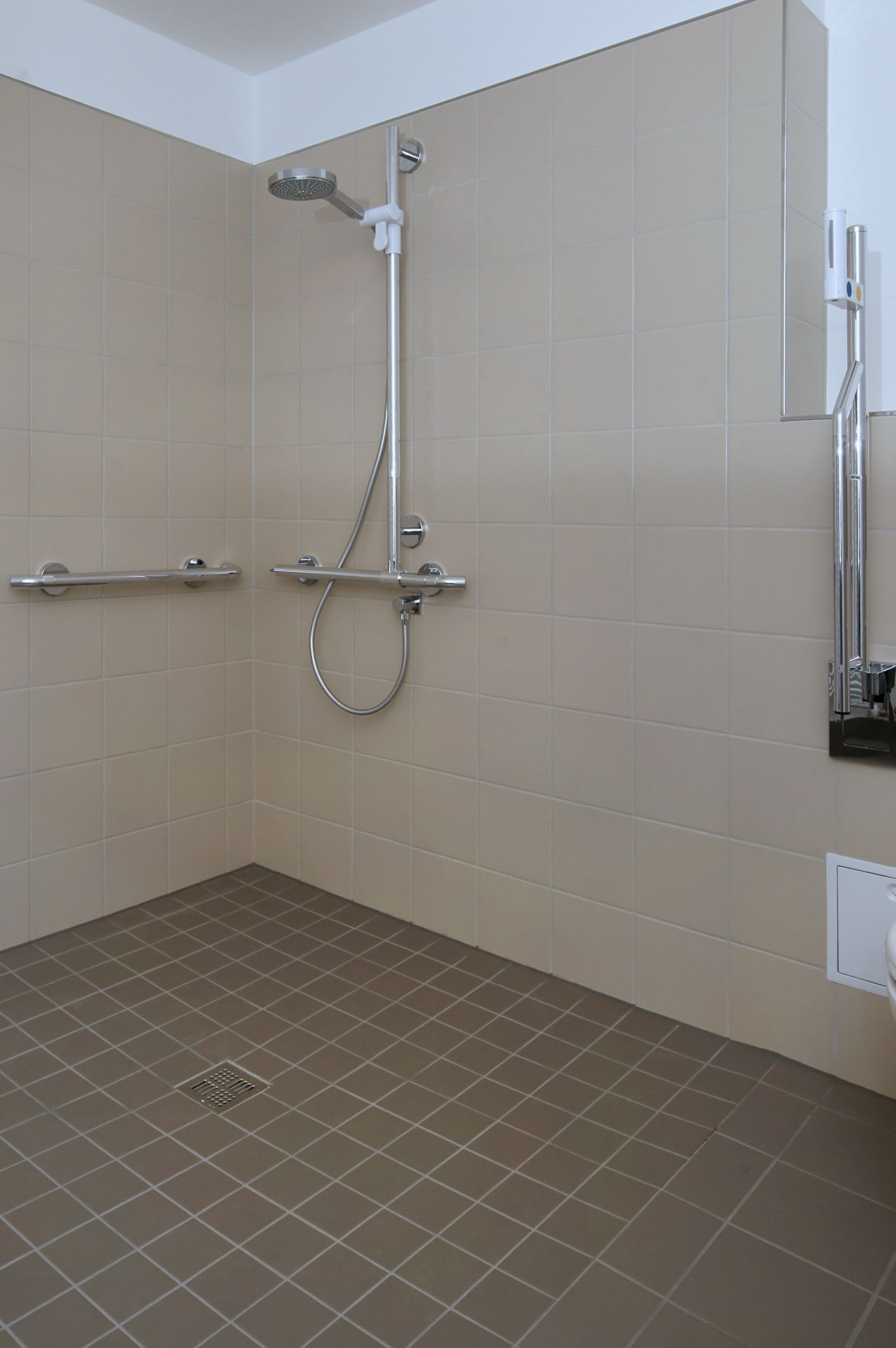 d&eacute;couvrez notre service de r&eacute;novation de salle de bain pmr &agrave; asni&egrave;res : transformation adapt&eacute;e, confort, s&eacute;curit&eacute; et accessibilit&eacute; pour personnes &agrave; mobilit&eacute; r&eacute;duite. devis gratuit et accompagnement personnalis&eacute;.