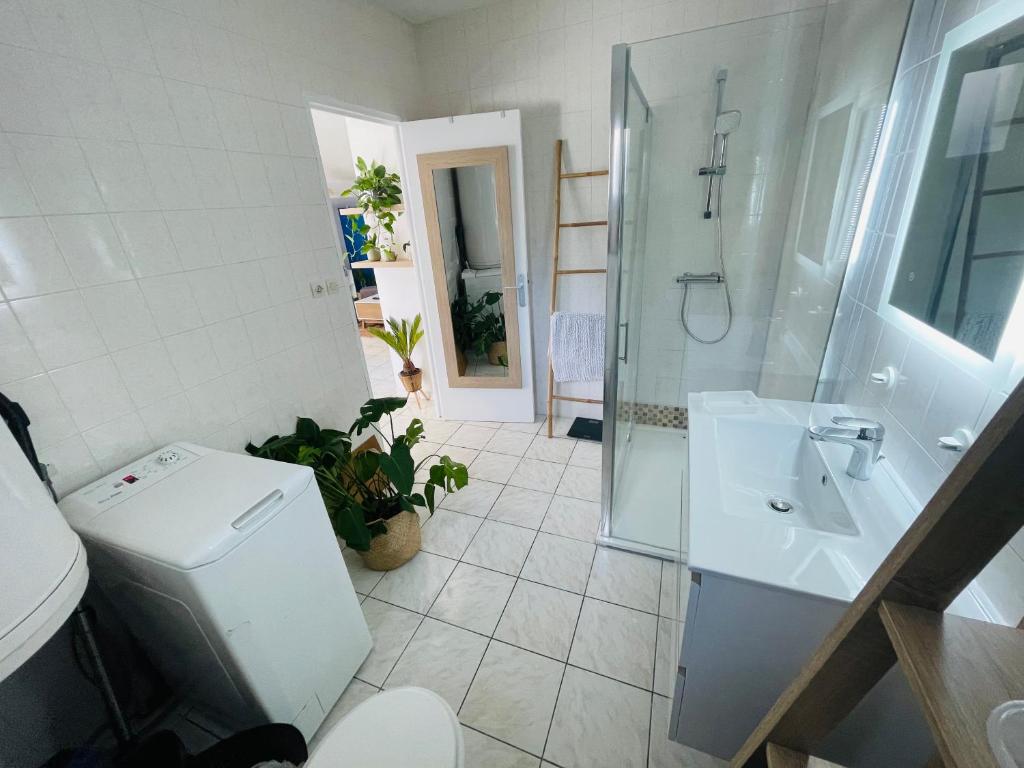 d&eacute;couvrez des id&eacute;es et astuces pour am&eacute;nager une petite salle de bain &agrave; asni&egrave;res : optimisation de l