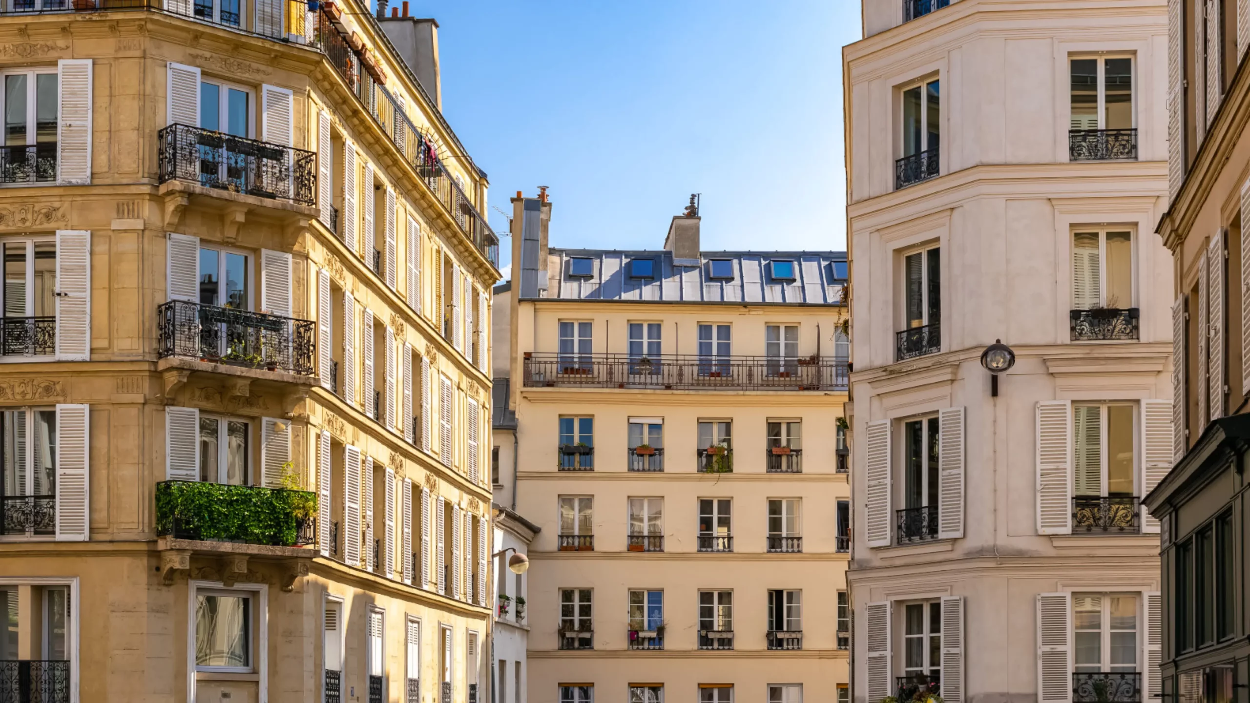 Conseils de sécurité pour la pose de fenêtres à Asnières sur Seine assurez la sécurité de votre habitation à asnières grâce à une pose professionnelle de fenêtres. découvrez nos solutions robustes et performantes pour protéger votre maison.