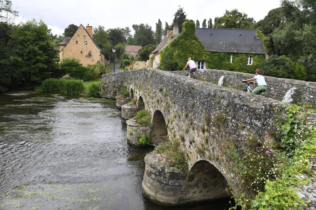 pose survitrage Asnières sur Seine découvrez nos solutions de survitrage à asnières pour améliorer l’isolation thermique et acoustique de vos fenêtres sans les remplacer. demandez un devis gratuit dès aujourd’hui !