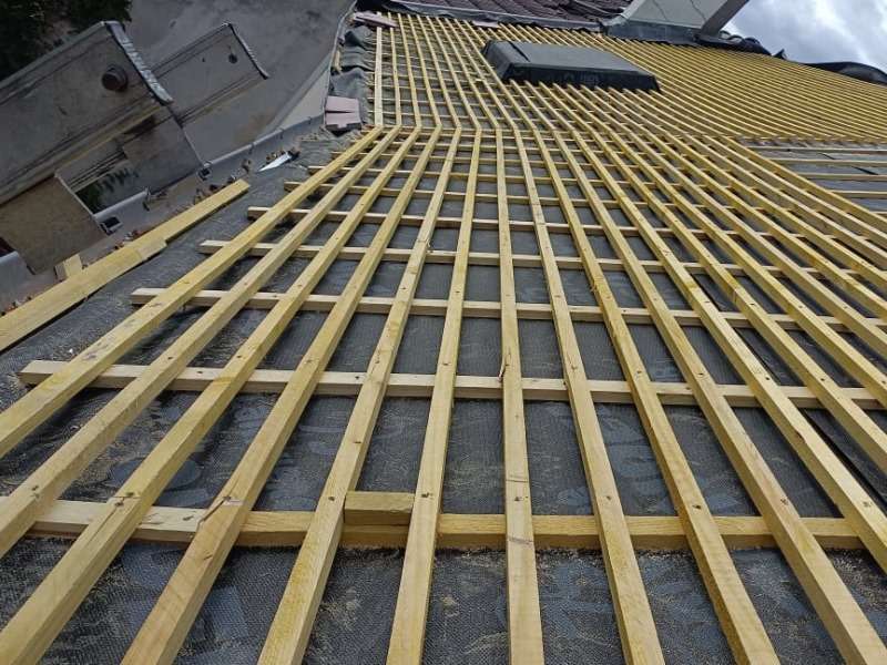 Comment estimer le prix d'une toiture : guide complet obtenez une estimation précise du prix de votre toiture ! découvrez les facteurs qui influencent le coût, des conseils pour économiser, et les démarches à suivre pour bien préparer vos travaux.
