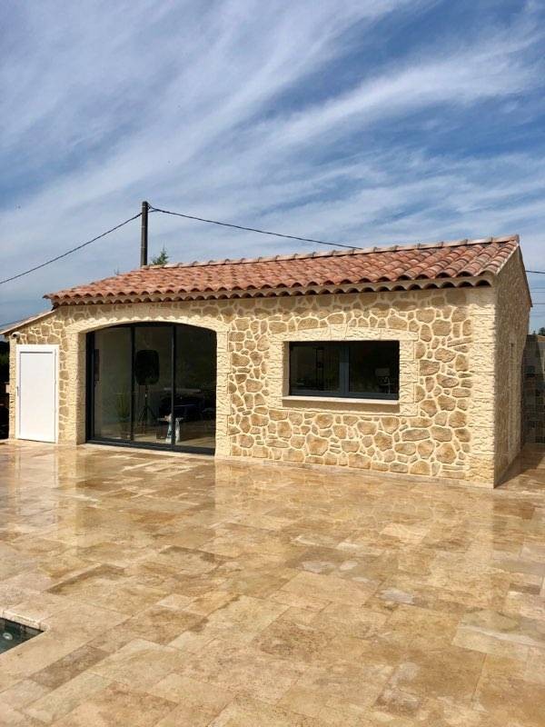 prix au m2 ravalement de façade : ce qu'il faut savoir pour estimer votre budget découvrez le prix au m² pour un ravalement de façade : tarifs moyens, facteurs influençant le coût, conseils pour estimer votre budget et réussir vos travaux d’entretien de façade.